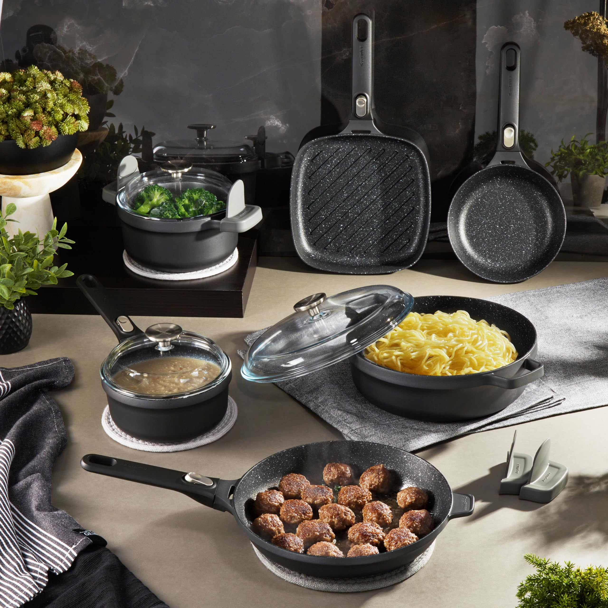 Amazon.com: Berghoff GEM 9Pc Nonstick Cast Aluminum Cookware Pots